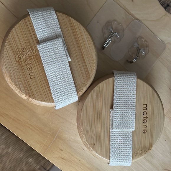 NWOT Body brush for wet or dry brushing. Dare to bare! 👙 - Picture 5 of 6